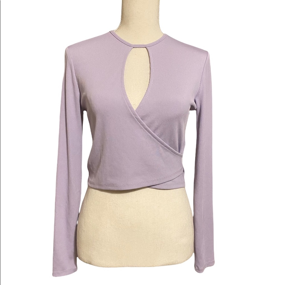 🌸3/30$ 🌸Bershka lilac keyhole shirt crop top - Picture 6 of 7
